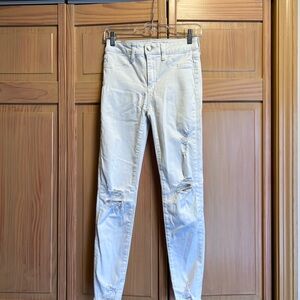 AE Distressed white Jeans 4